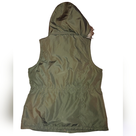 Hunter Green Hooded Vest, Sherpa Lined with Faux Fur Trim, Size Large - Picture 2 of 9
